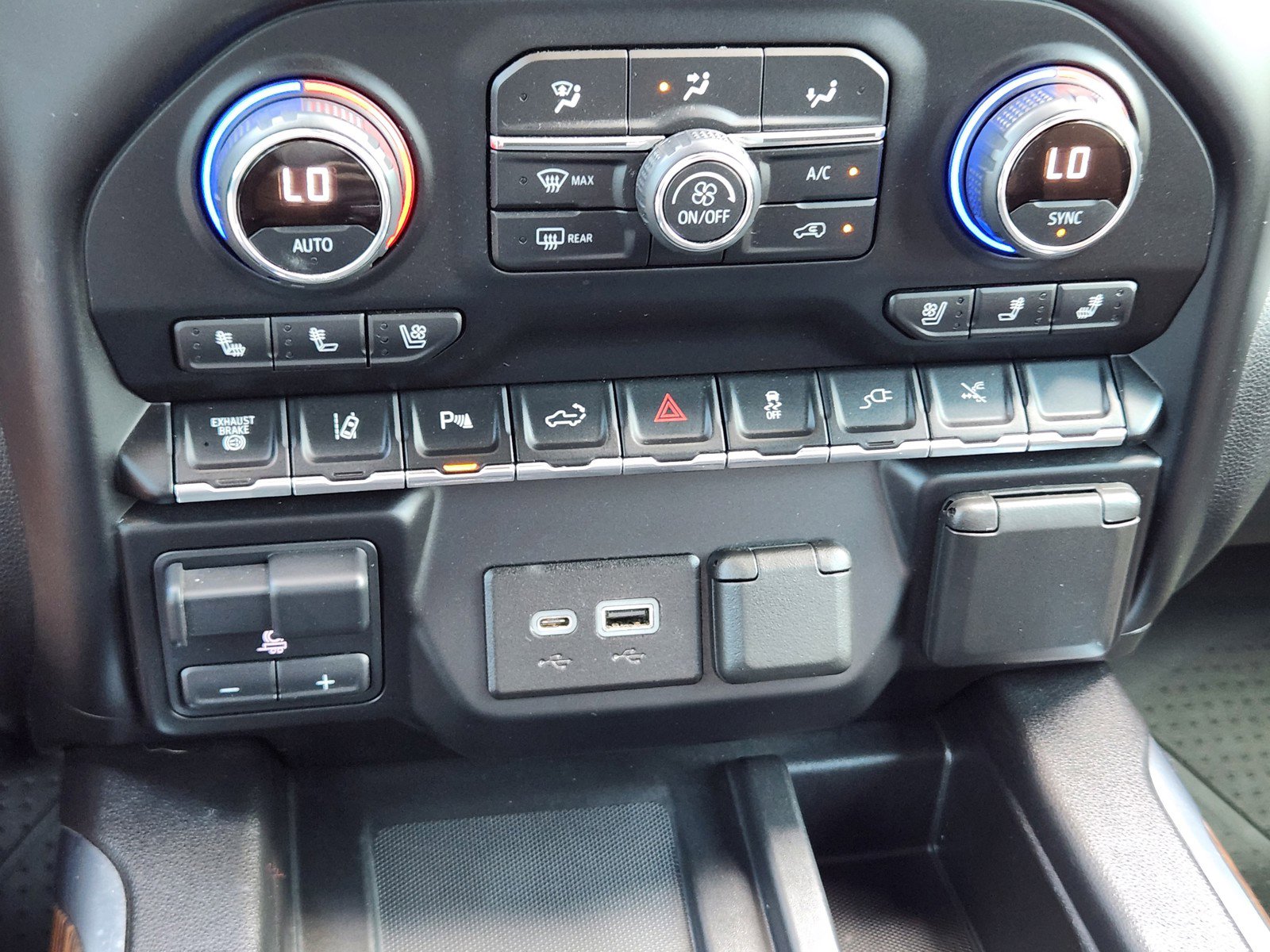 Used 2021 Chevrolet Silverado 3500 High Country AWD/4WD image 15