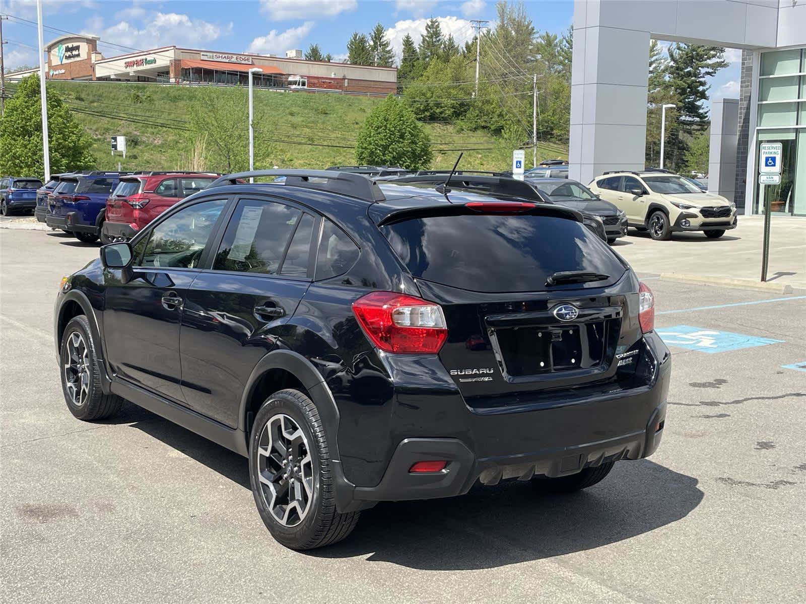 Used 2017 Subaru Crosstrek 2.0i Premium AWD/4WD image 3