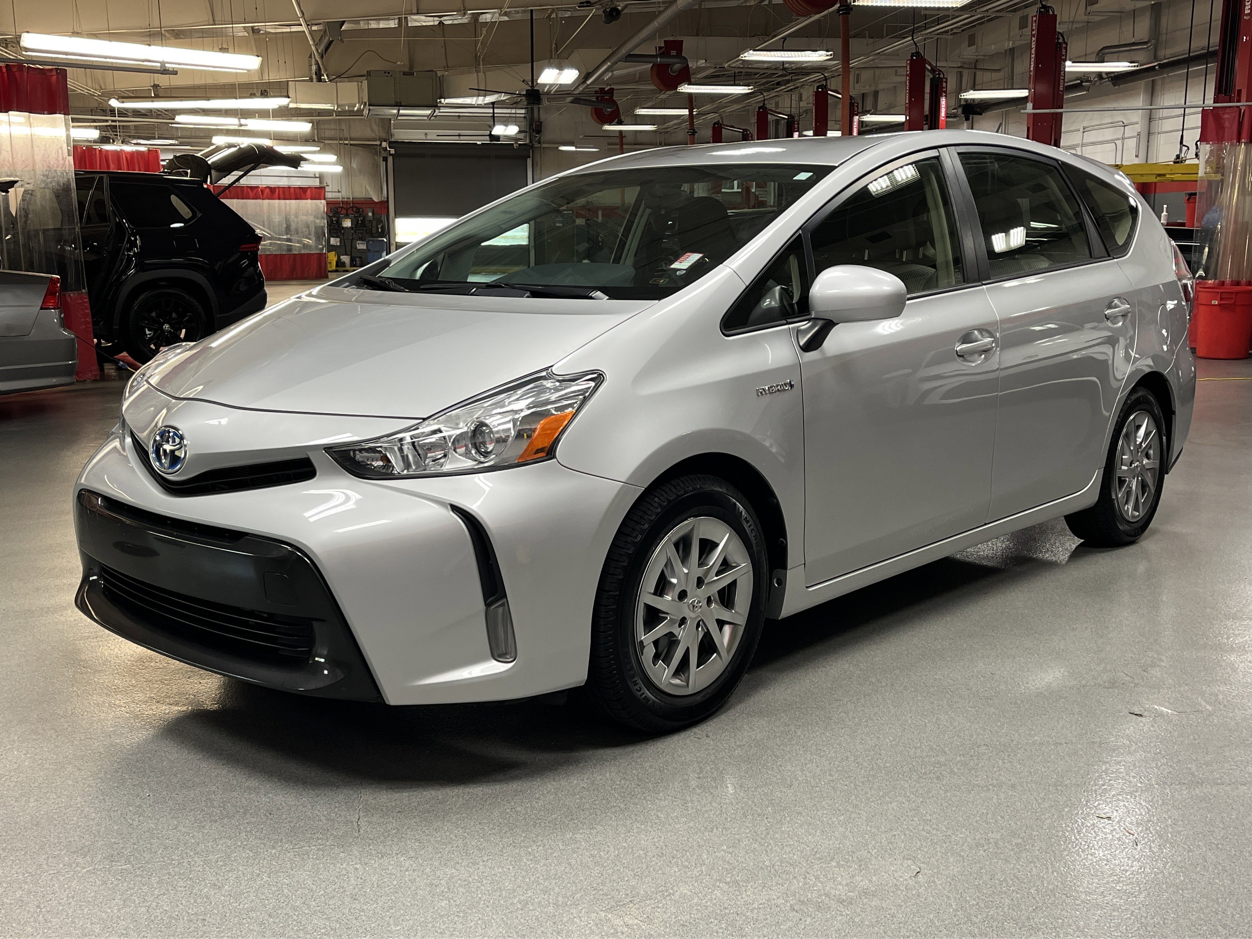 Used 2016 Toyota Prius V Three image 5