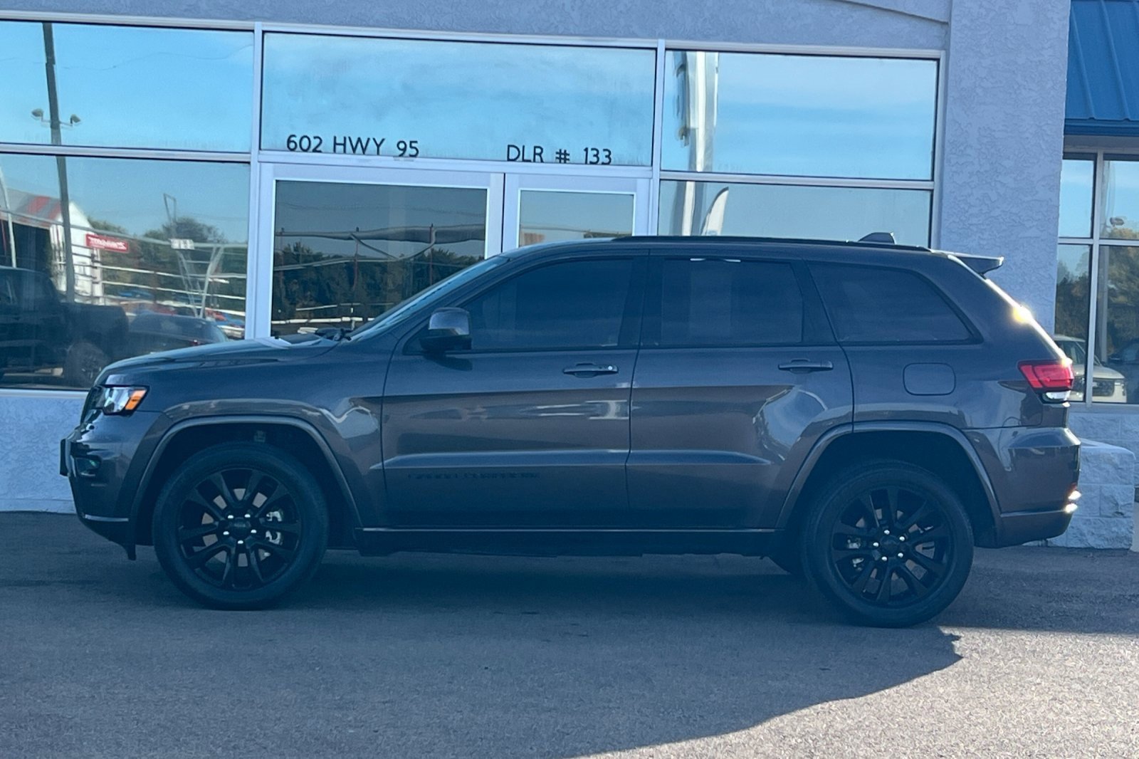 Used 2021 Jeep Grand Cherokee Laredo X image 7