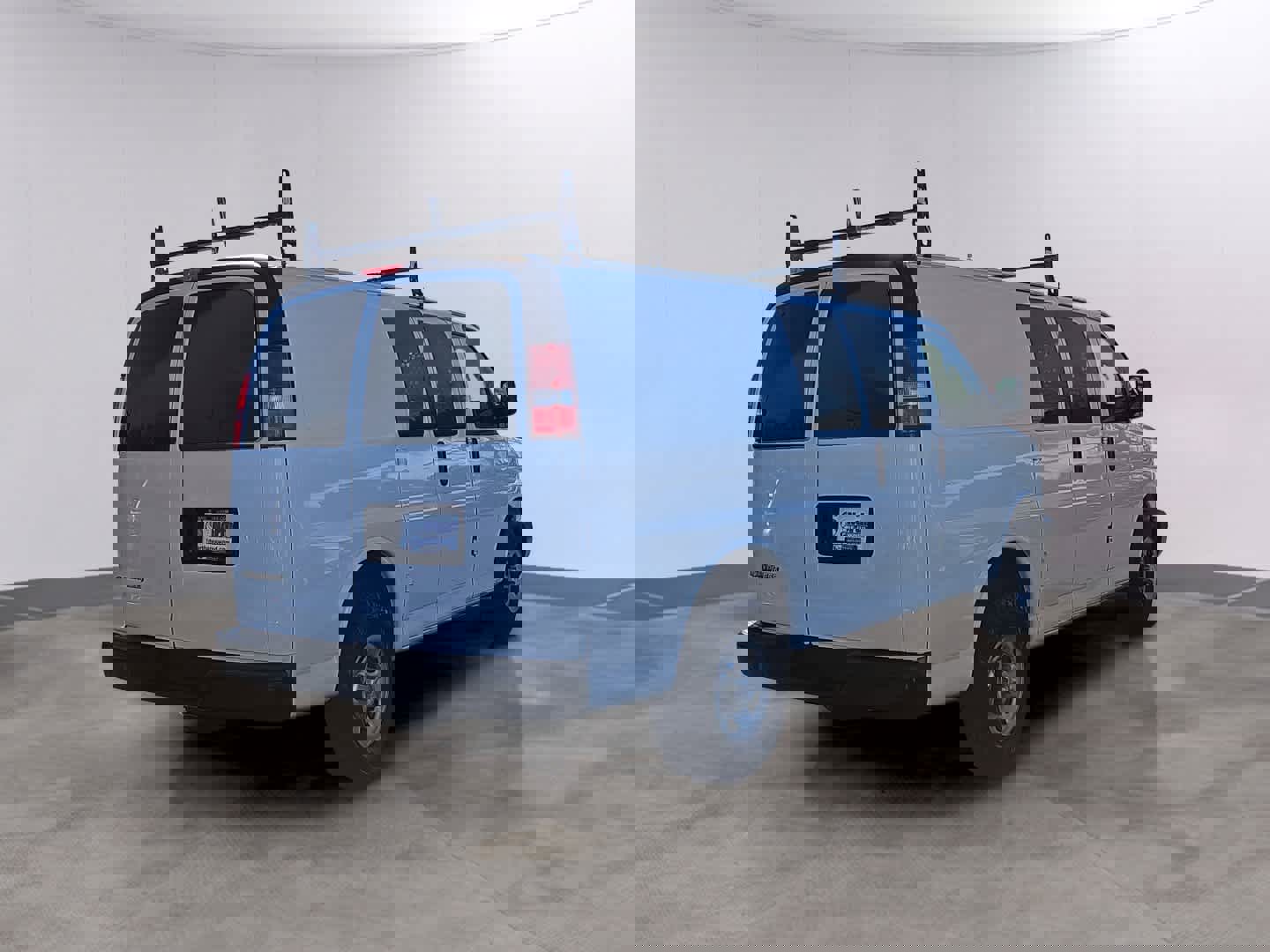 Used 2016 Chevrolet Express 2500 image 4