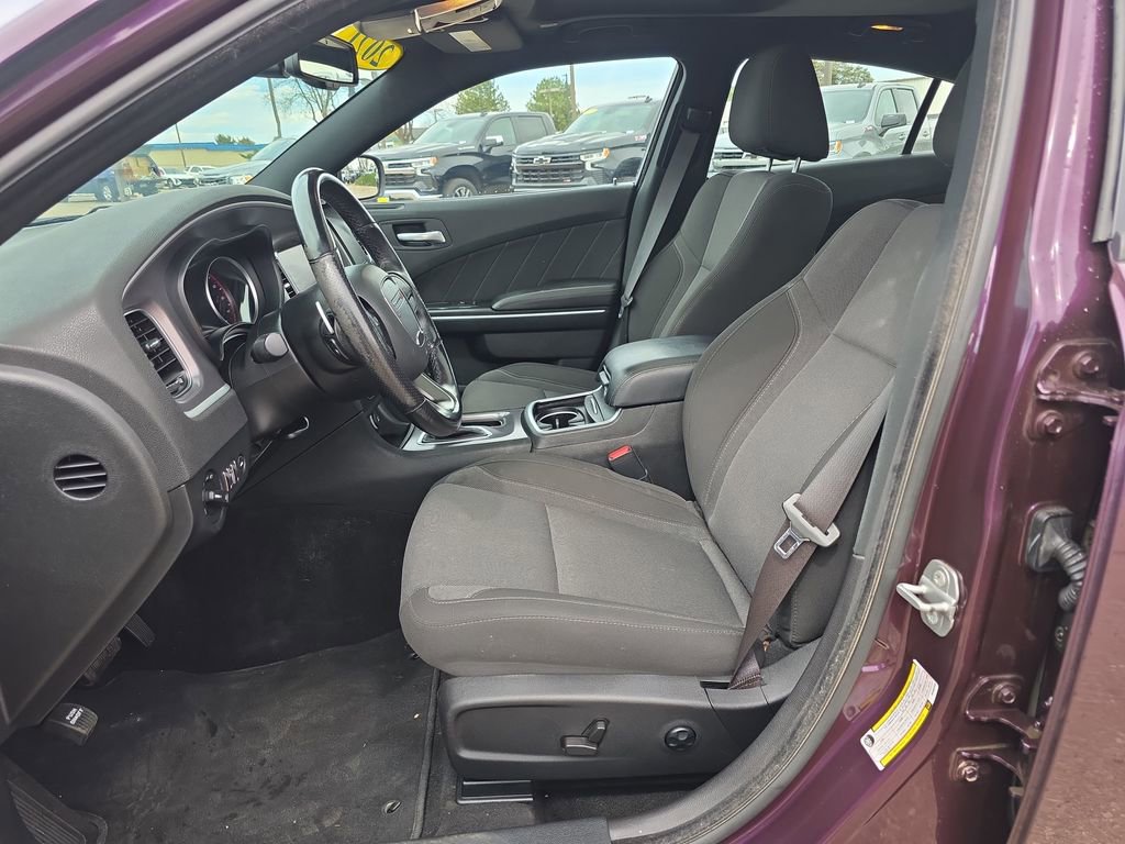Used 2021 Dodge Charger SXT w/ Driver Convenience Group image 9