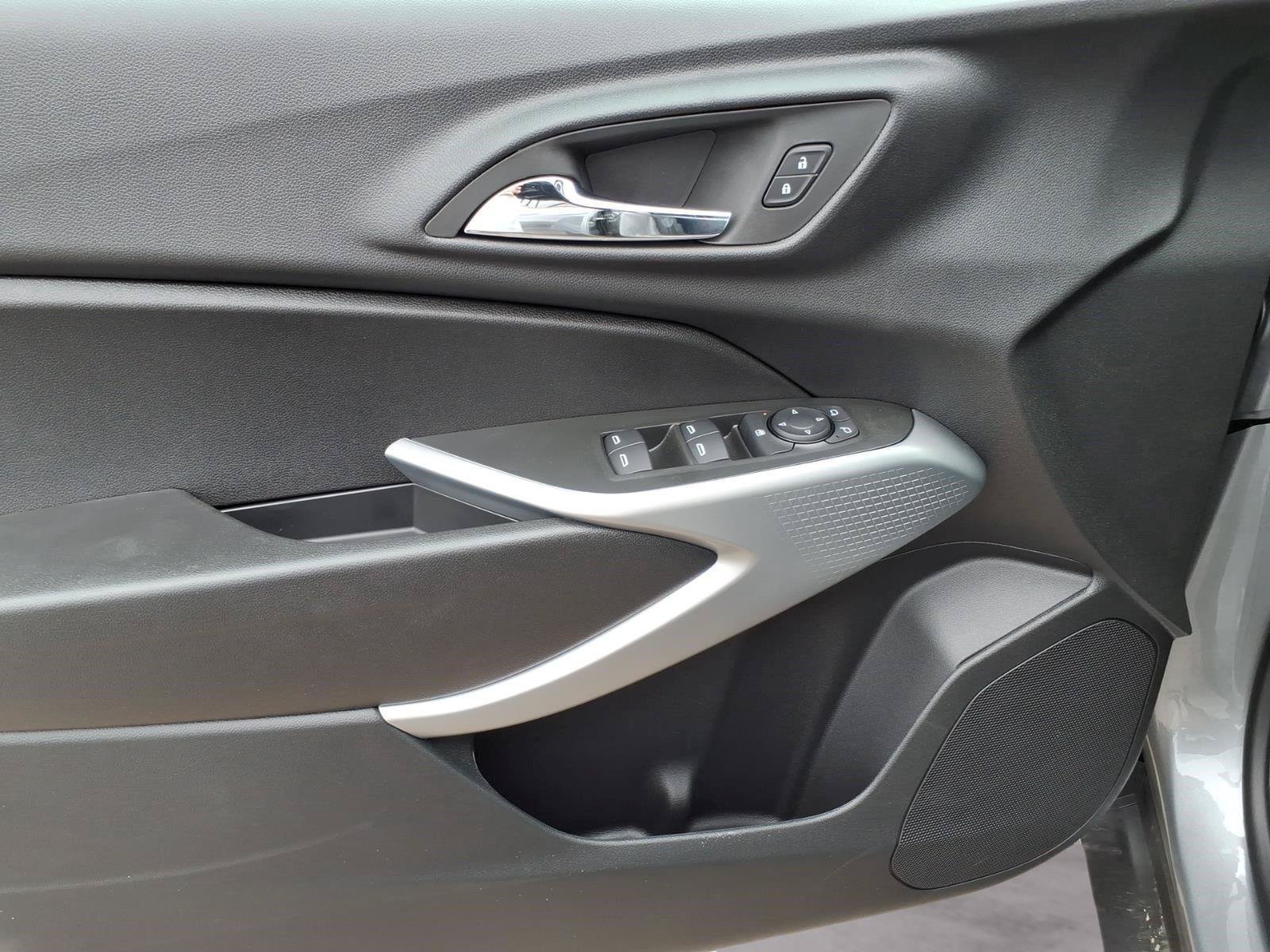 New 2026 Chevrolet Trax RS w/ Sunroof Package FWD image 14