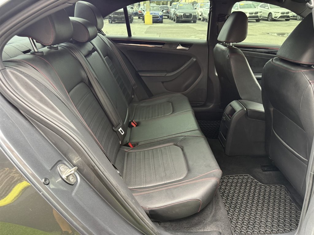 Used 2018 Volkswagen Jetta GLI FWD image 12