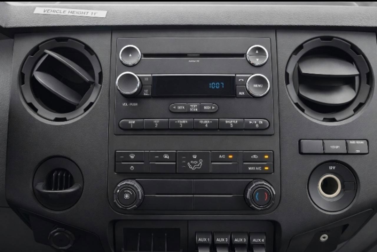 Used 2015 Ford F550 2WD Regular Cab Super Duty image 18