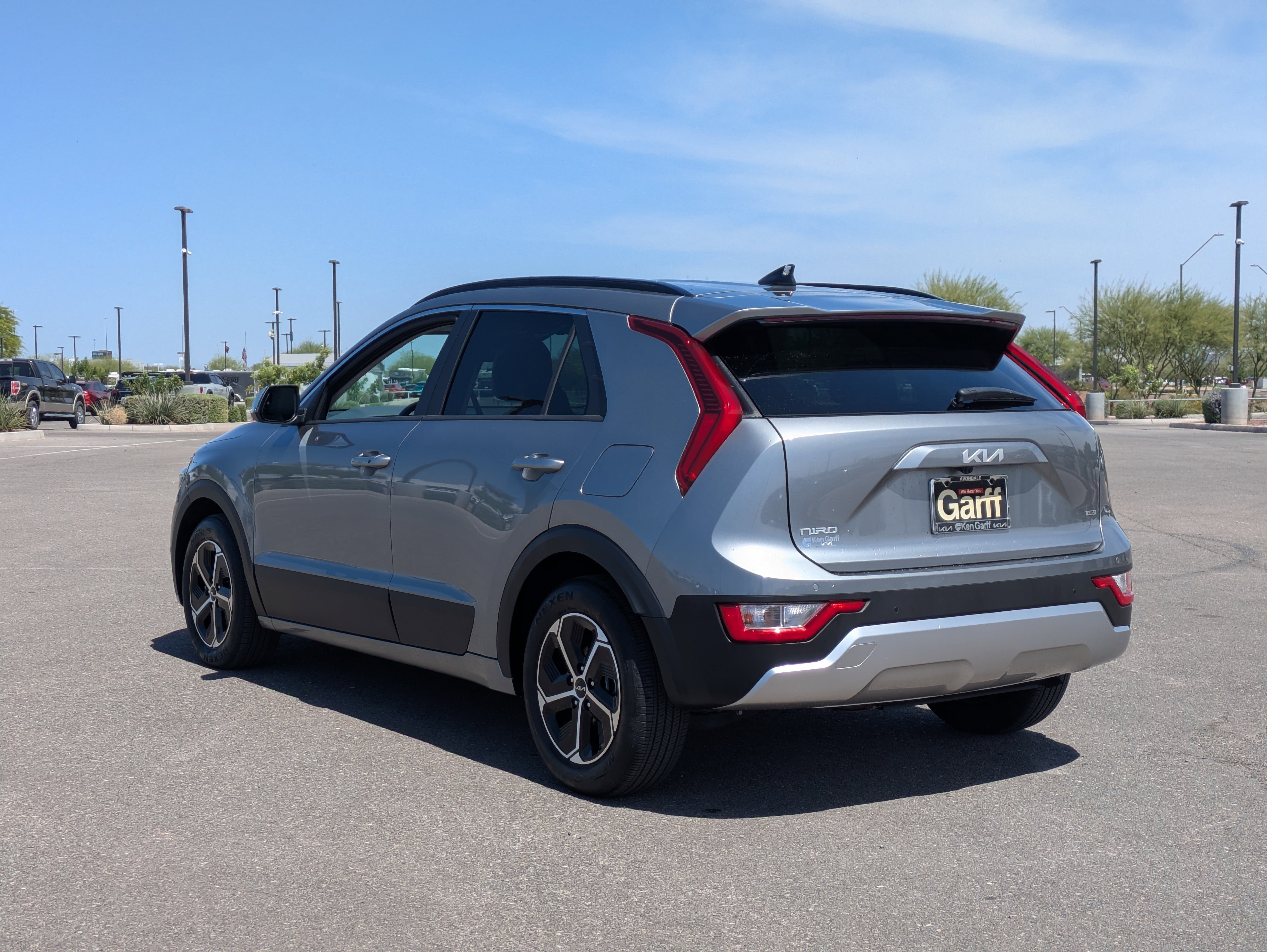 Certified 2025 Kia Niro EX FWD image 3