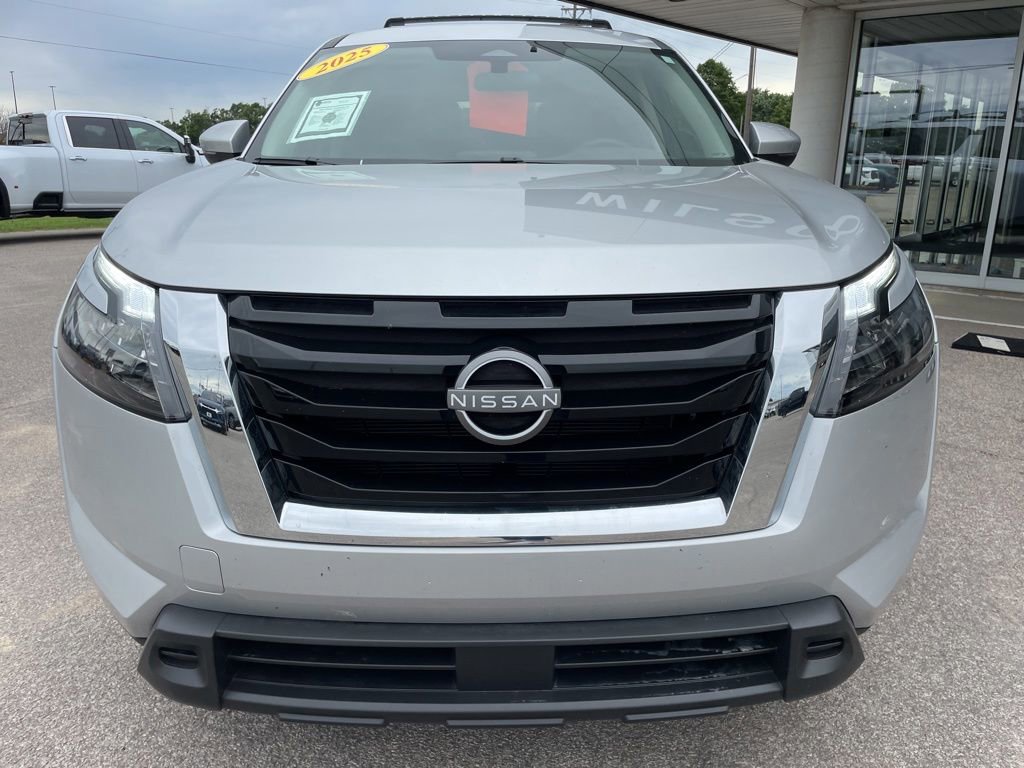 Used 2025 Nissan Pathfinder SV w/ Cargo Package AWD/4WD image 8