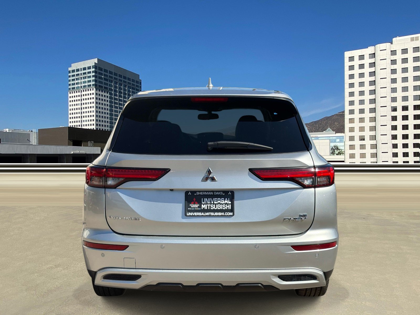 Used 2024 Mitsubishi Outlander 4WD Plug-In Hybrid image 4