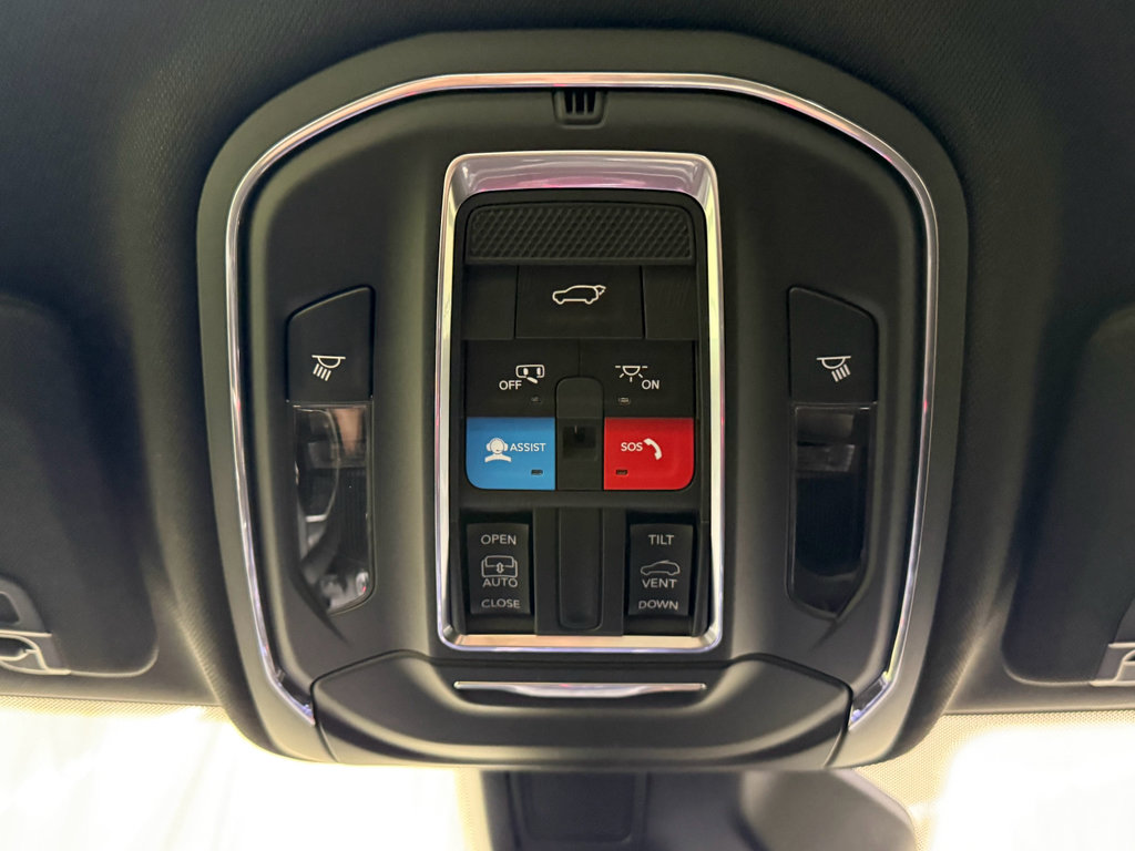 Used 2024 Jeep Grand Cherokee Altitude AWD/4WD image 34