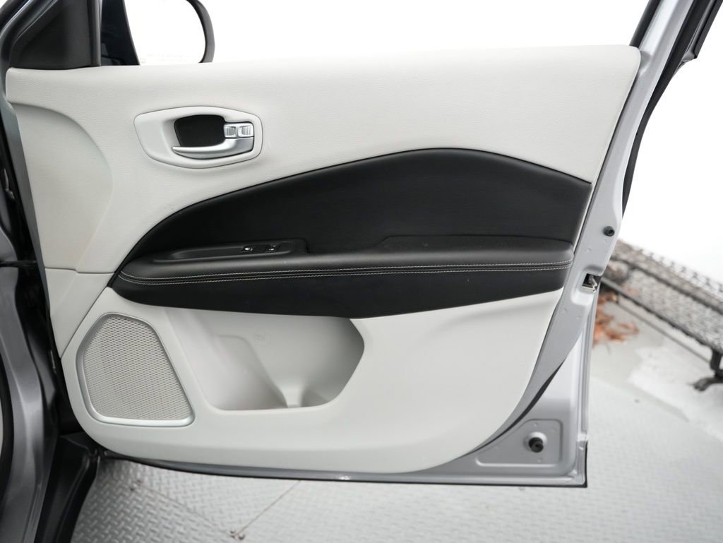 Used 2018 Jeep Compass Latitude w/ Popular Equipment Group image 48