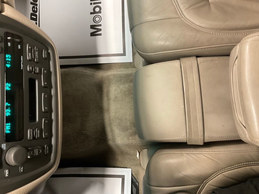 Used 2000 Cadillac De Ville w/ Comfort/Convenience Pkg image 18