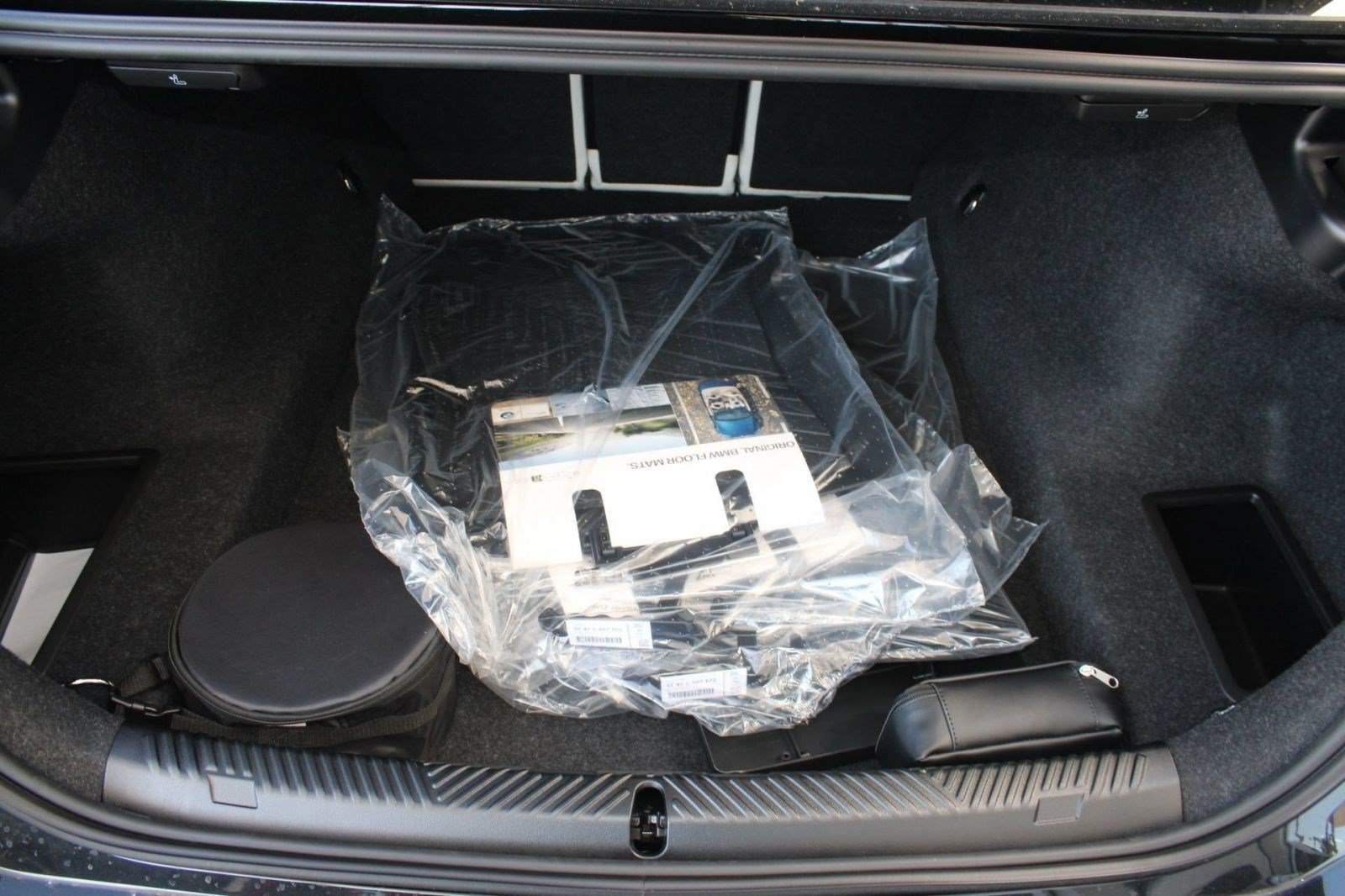 Used 2026 BMW 530i w/ Premium Package RWD image 24
