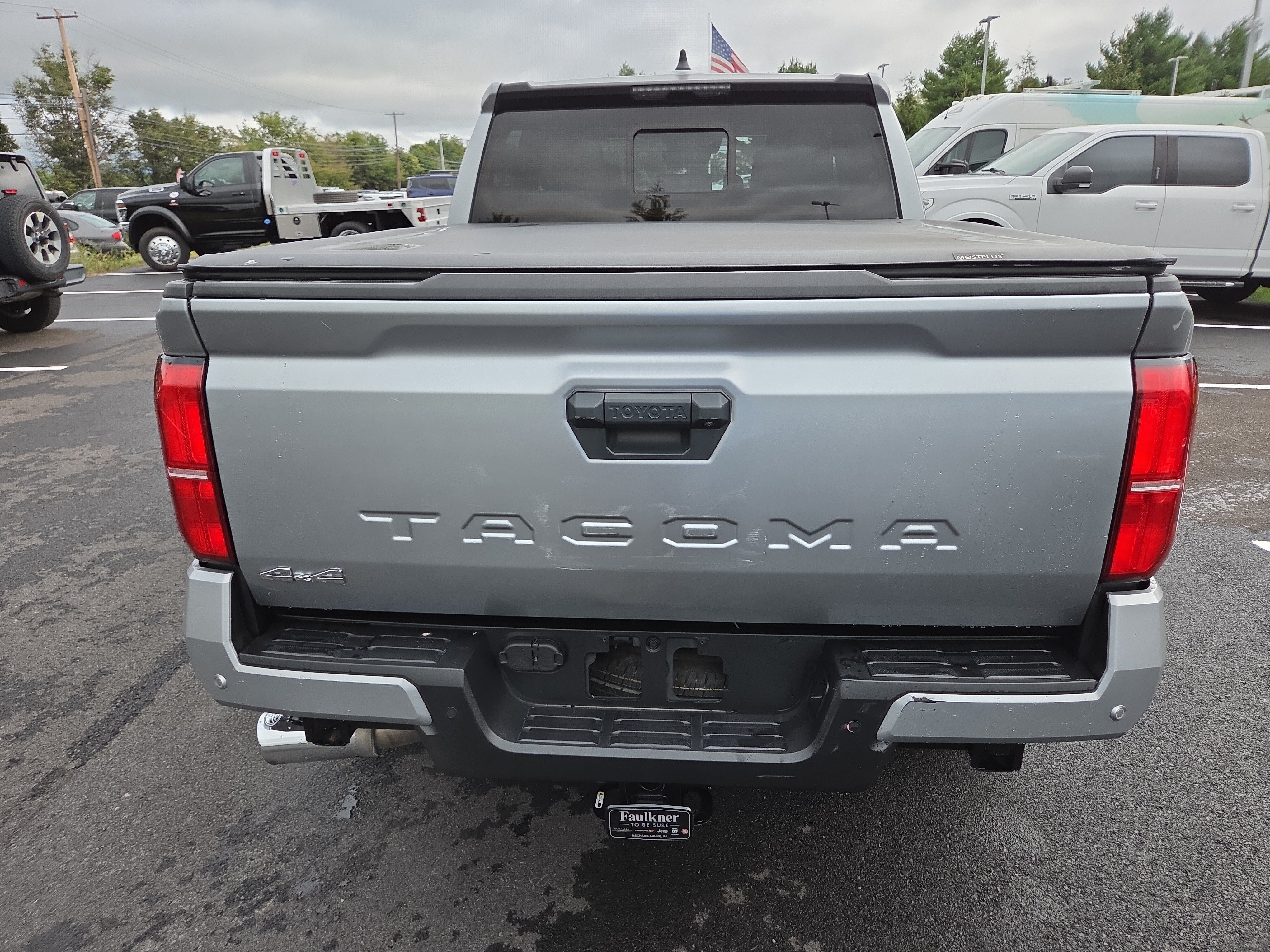 Used 2024 Toyota Tacoma SR5 AWD/4WD image 16