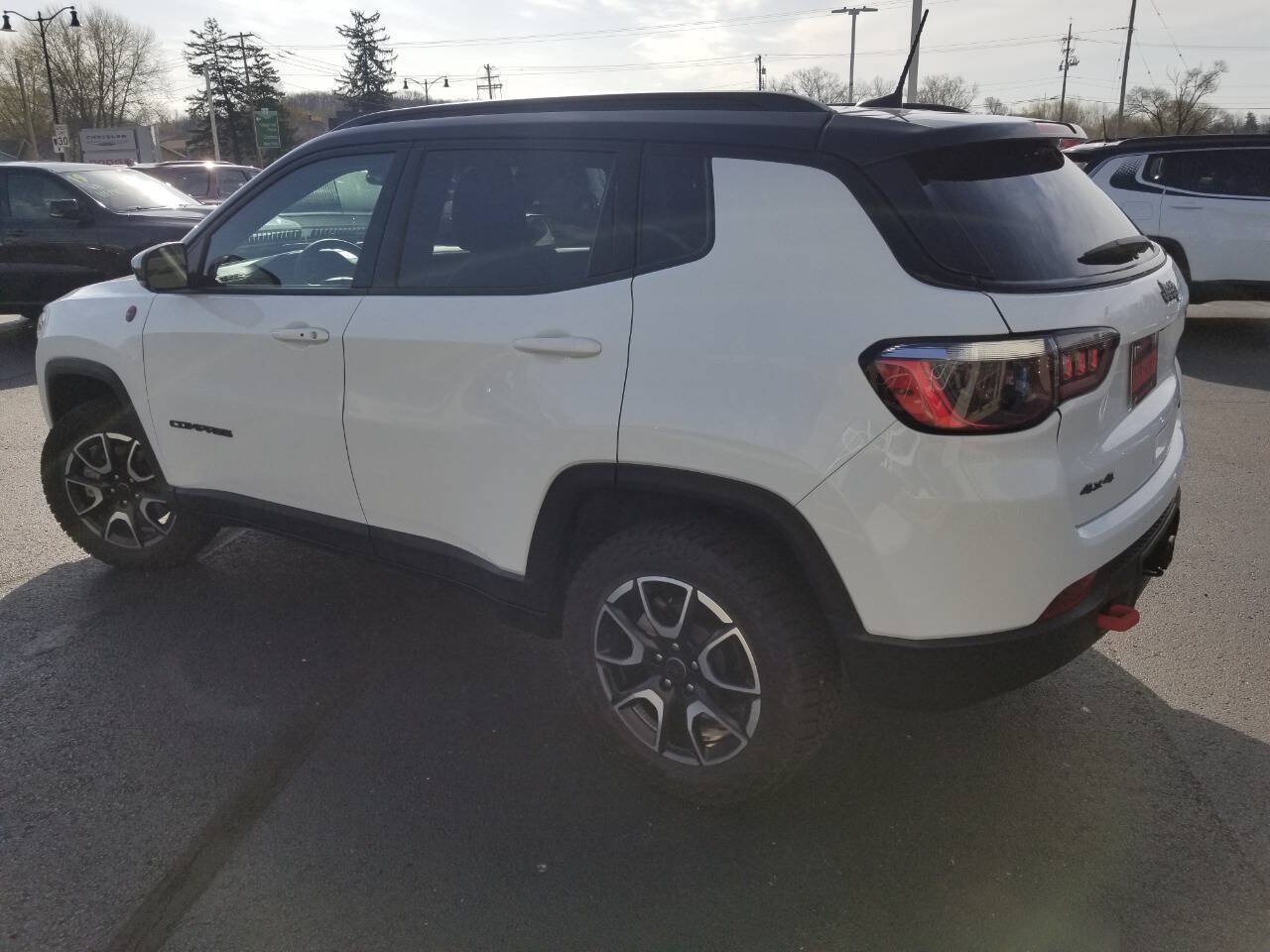 Certified 2025 Jeep Compass Trailhawk w/ Trailer Tow Group AWD/4WD image 5