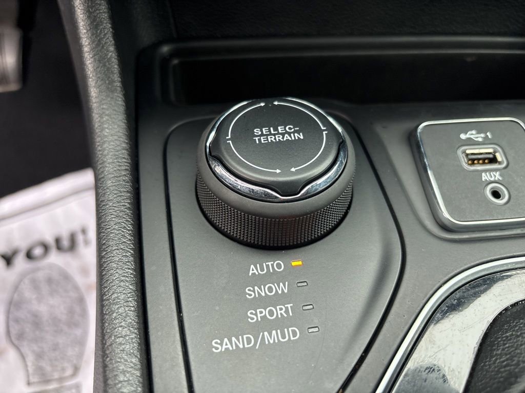 Certified 2020 Jeep Cherokee Limited image 9