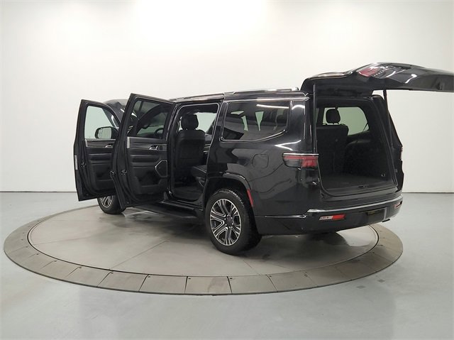 Used 2024 Jeep Wagoneer Series II w/ Flexible Seating Group image 13