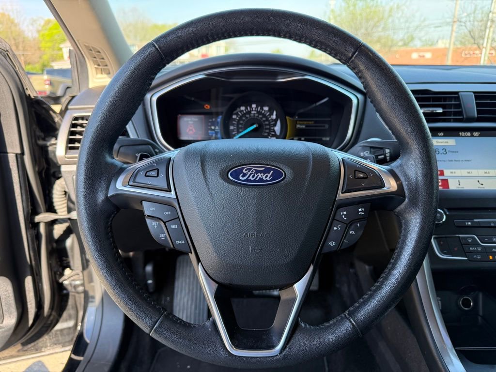 Used 2018 Ford Fusion SE w/ Fusion SE Technology Package FWD image 14