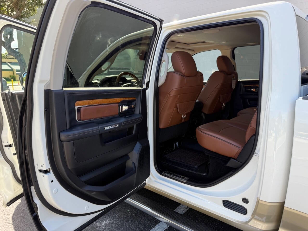 Used 2016 RAM 3500 Laramie Longhorn image 24