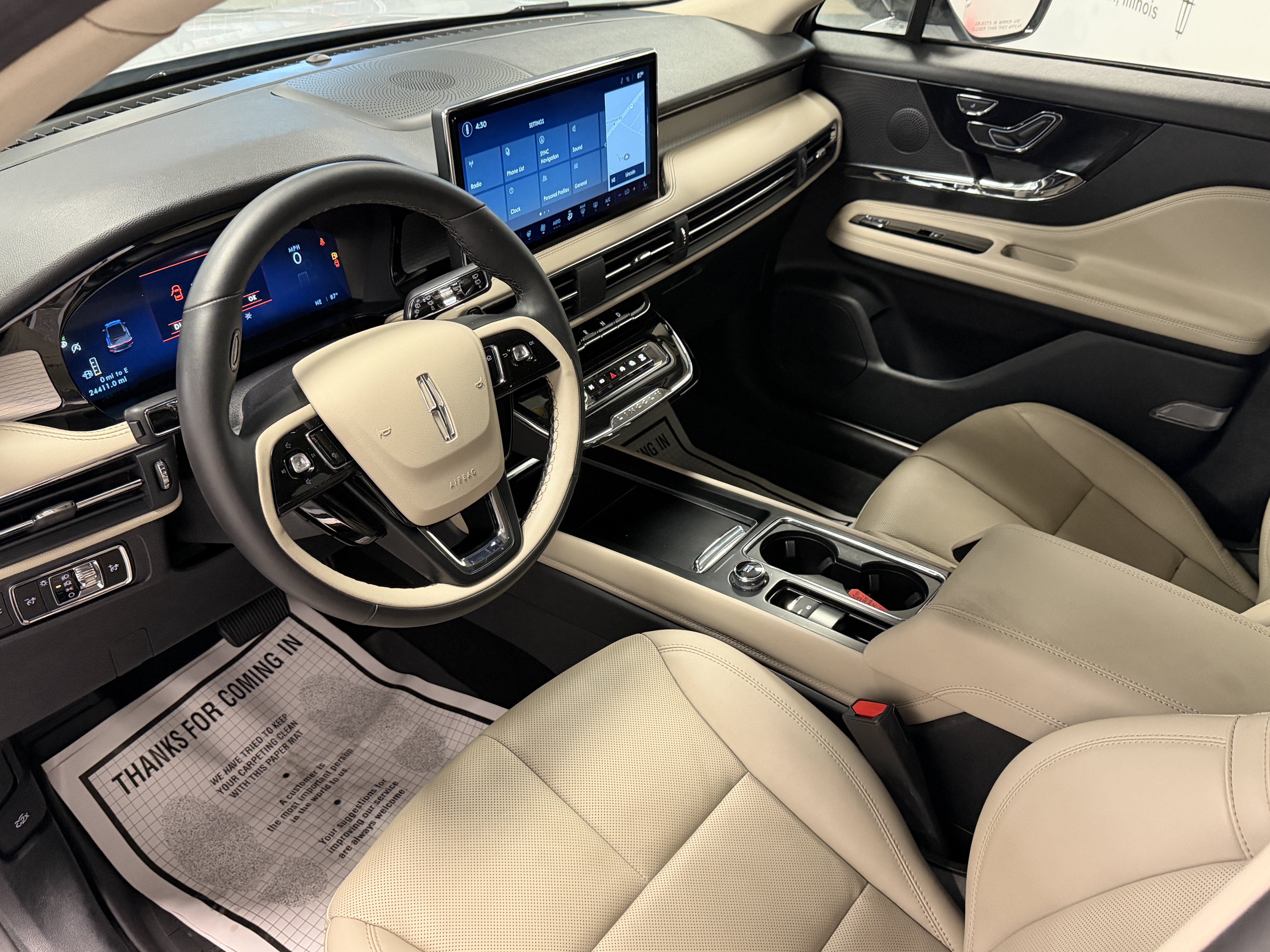 Used 2025 Lincoln Corsair AWD w/ Equipment Group 101A image 4