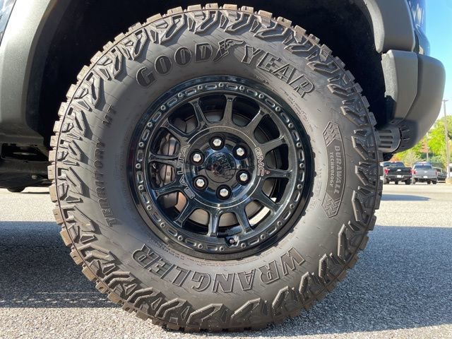 Used 2024 GMC Canyon AT4X w/ AT4X AEV Edition image 3