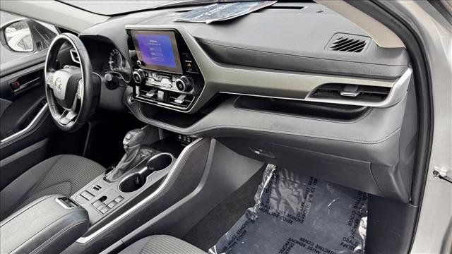 Used 2024 Toyota Highlander LE image 21
