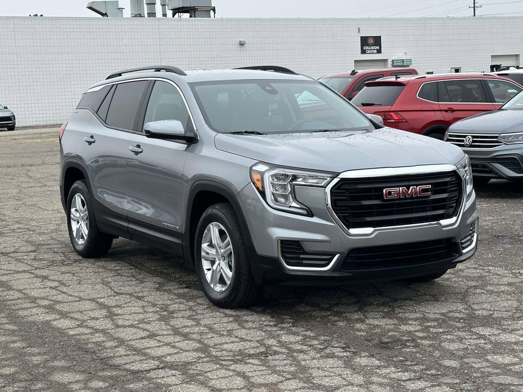 Certified 2023 GMC Terrain SLE w/ Driver Convenience Package image 7