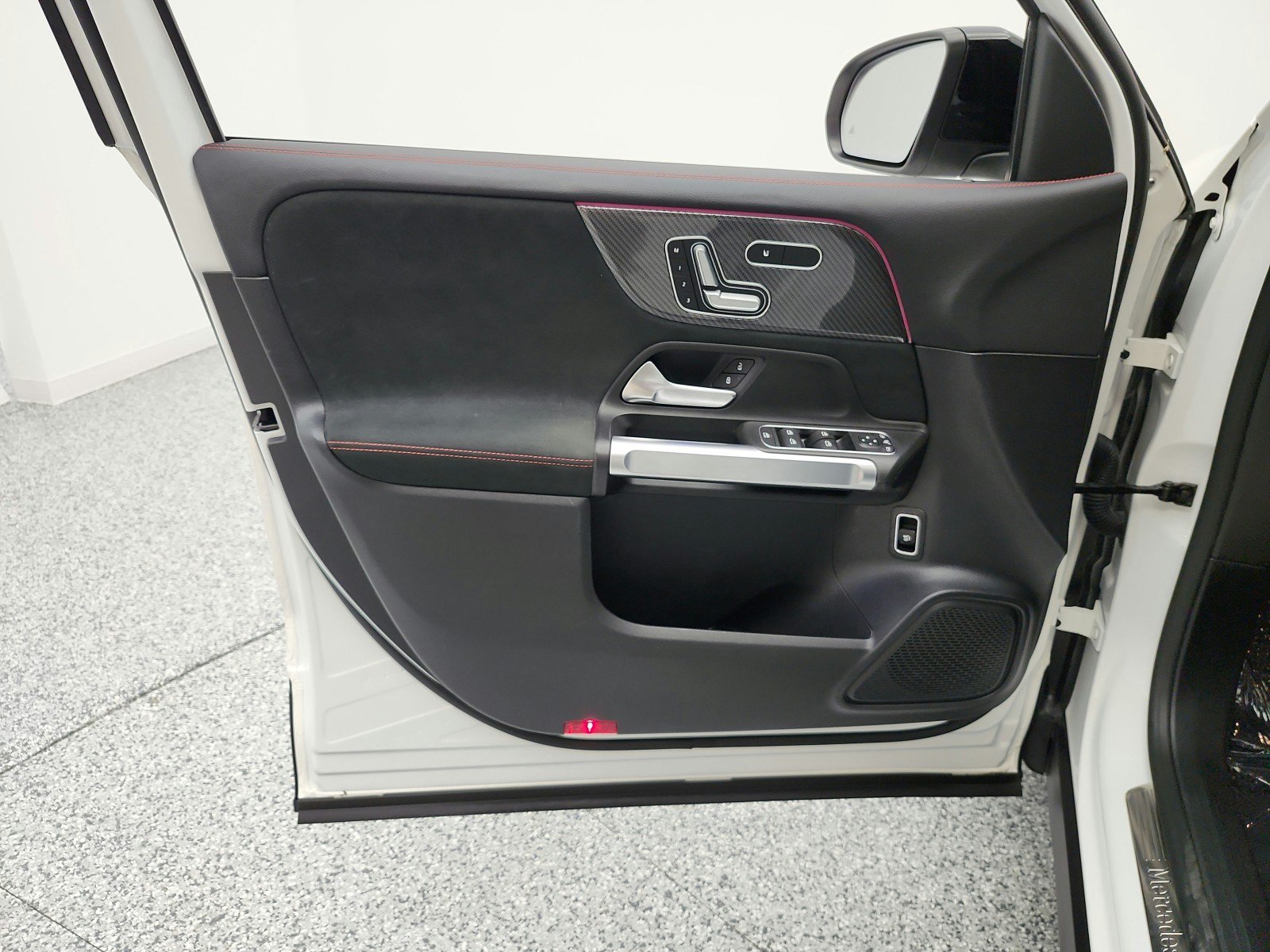Used 2021 Mercedes-Benz GLB 250 image 11