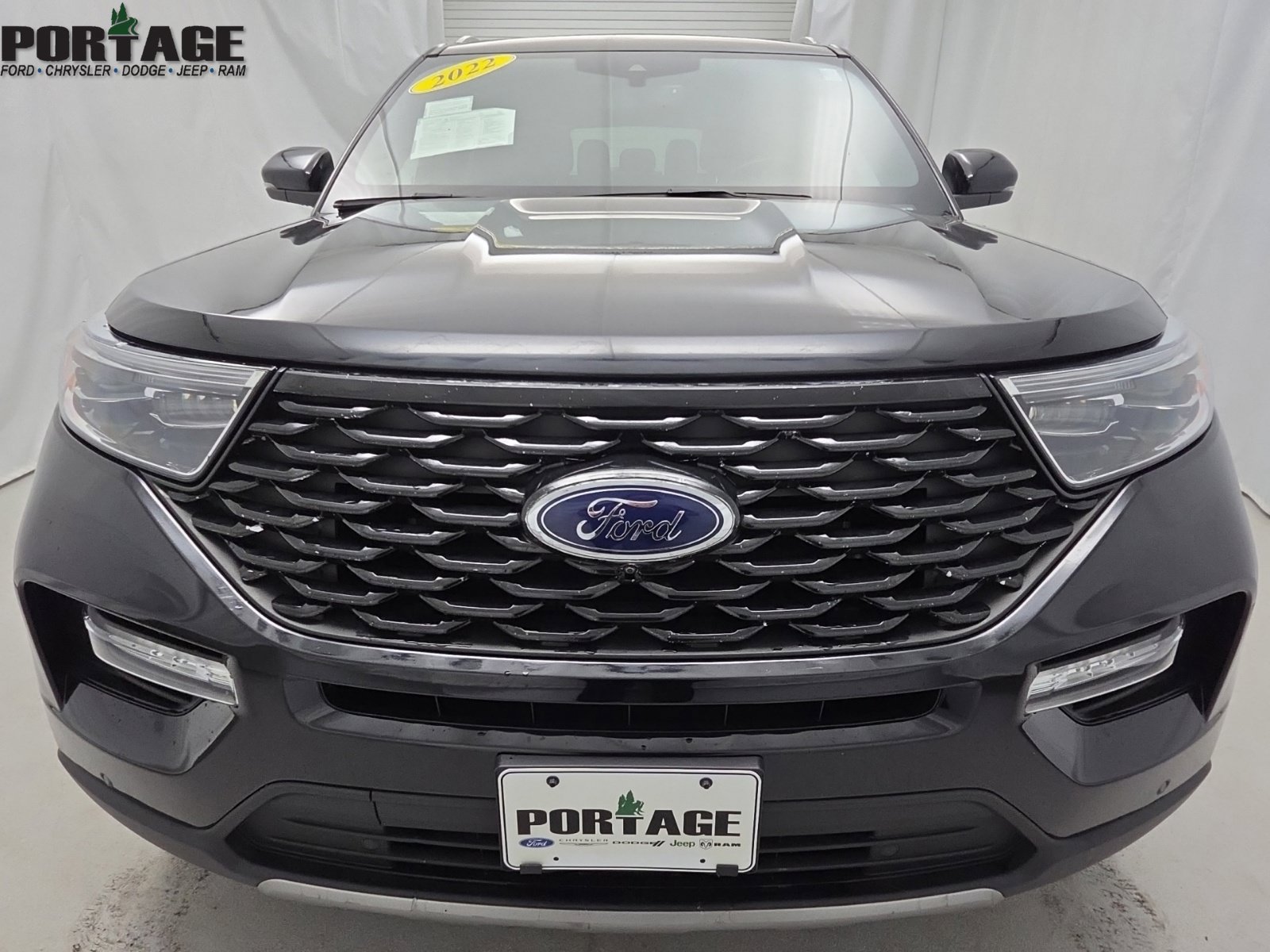 Used 2022 Ford Explorer Platinum w/ Class IV Trailer Tow Package AWD/4WD image 2