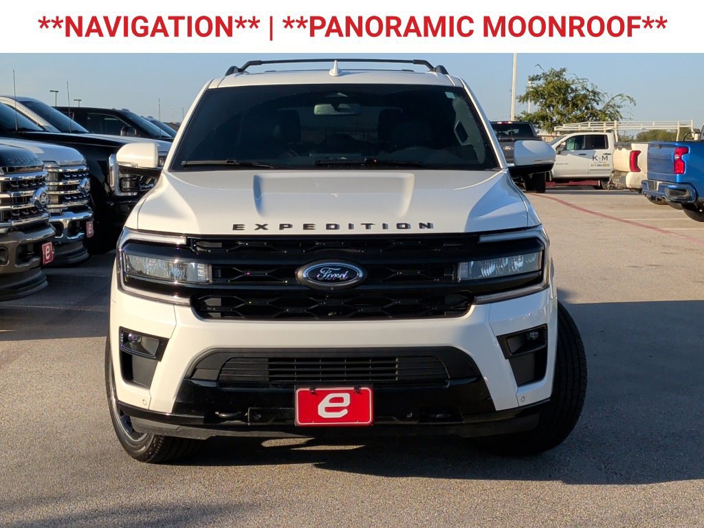 Used 2022 Ford Expedition Max Limited AWD/4WD image 2