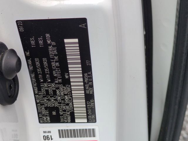 Used 2023 Toyota Sienna XSE image 35