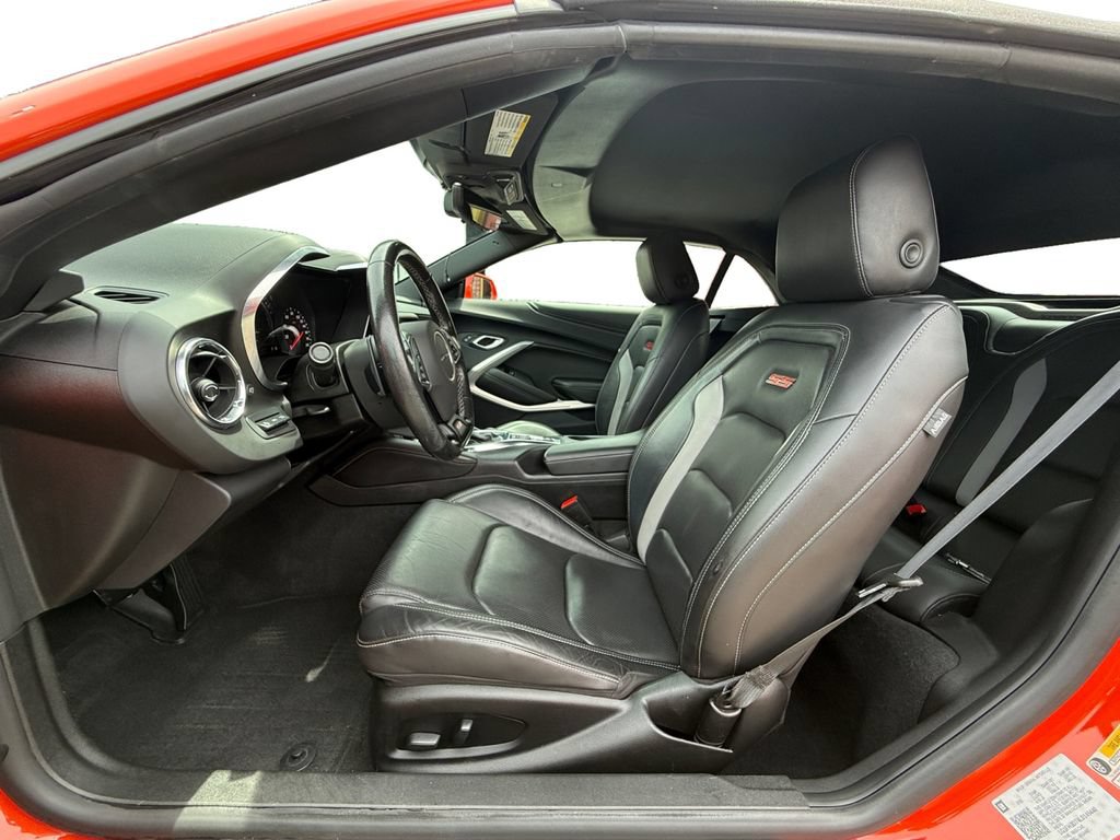 Used 2020 Chevrolet Camaro SS RWD image 9