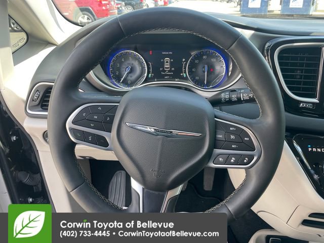 Used 2023 Chrysler Pacifica Touring-L image 22