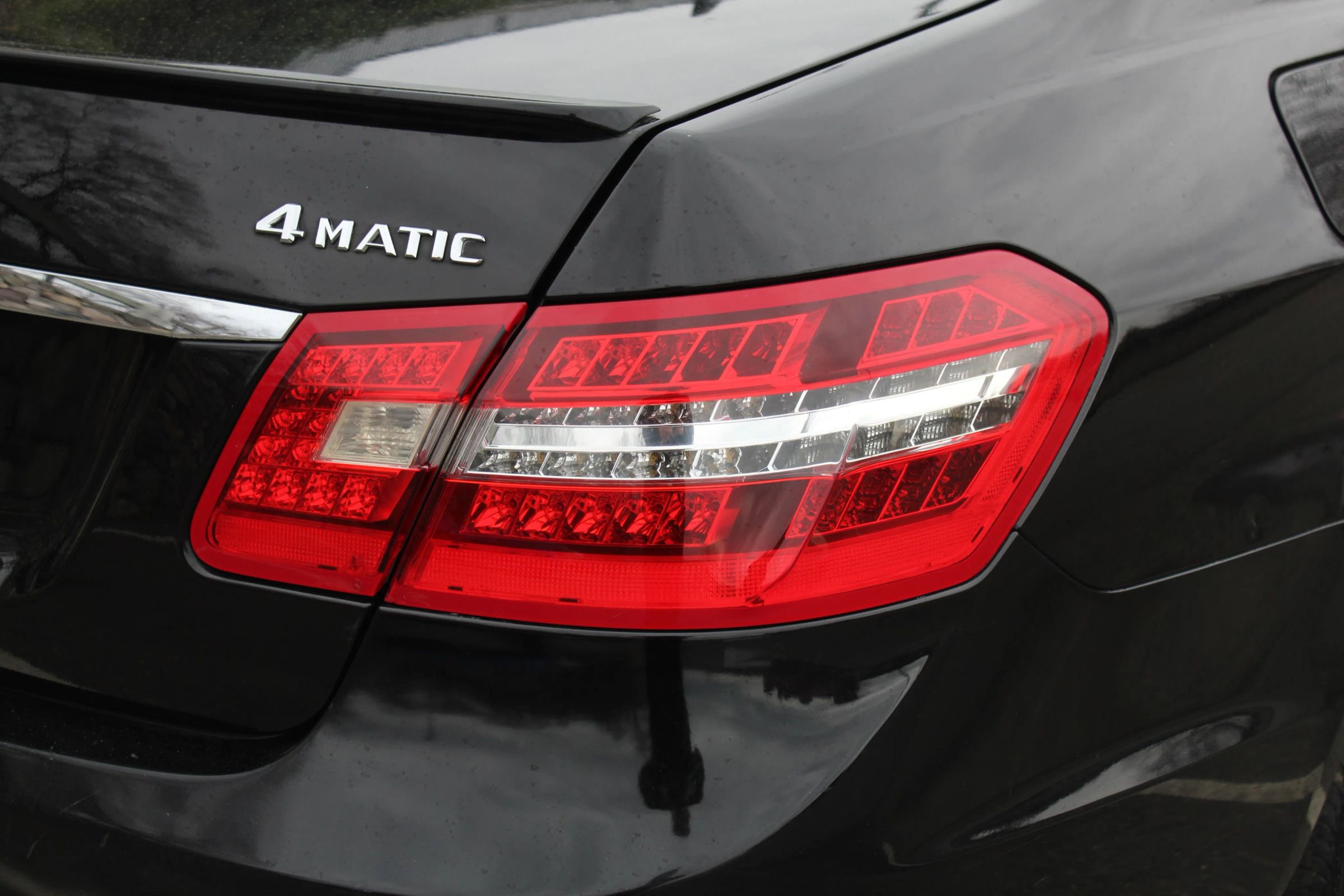 Used 2011 Mercedes-Benz E 550 4MATIC Sedan image 35