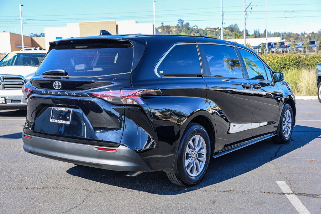 Certified 2026 Toyota Sienna LE image 26