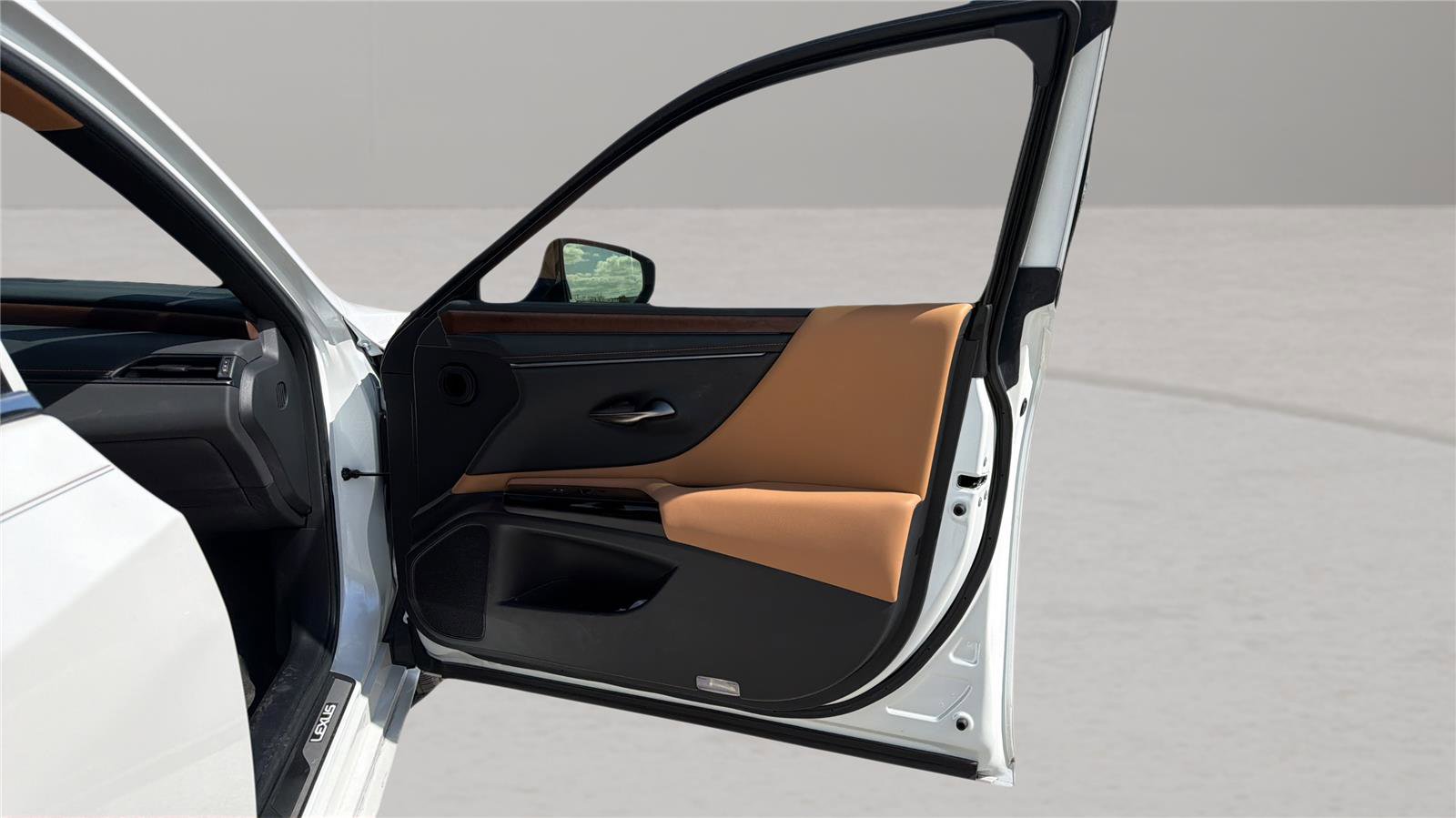 Used 2024 Lexus ES 350 w/ Technology Package image 16