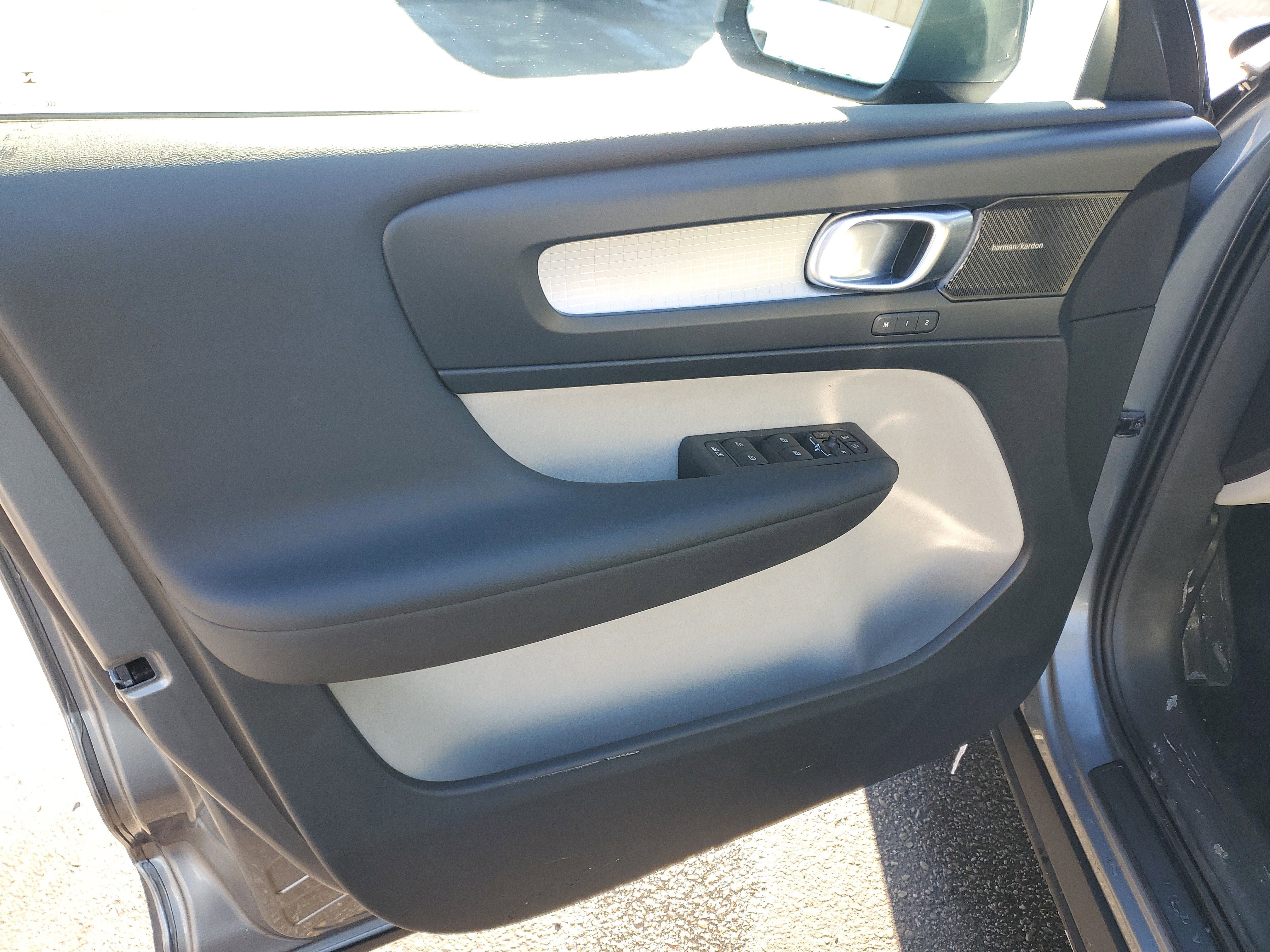 Used 2019 Volvo XC40 T5 Momentum image 10