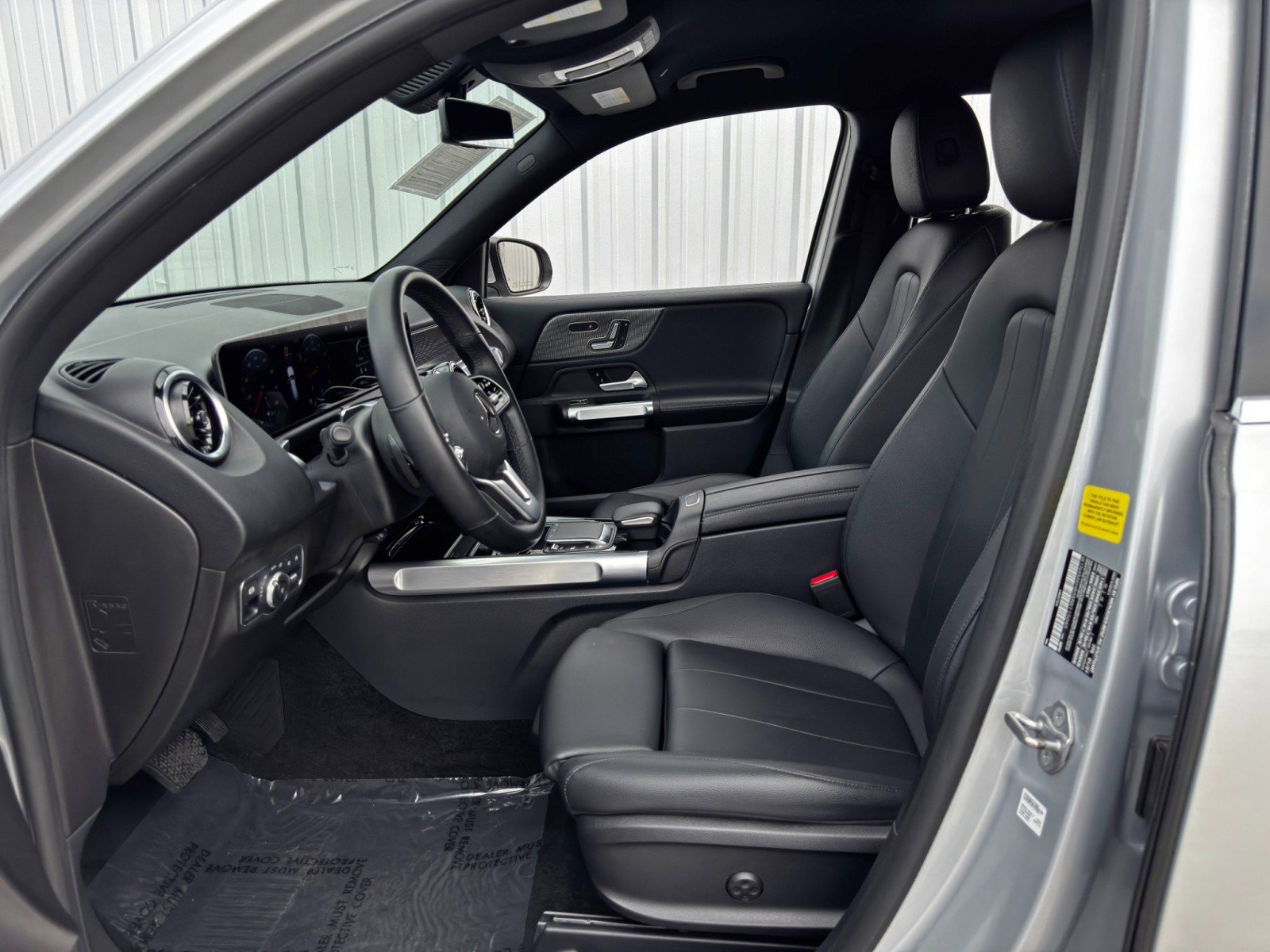 Used 2021 Mercedes-Benz GLB 250 4MATIC w/ Premium Package image 15