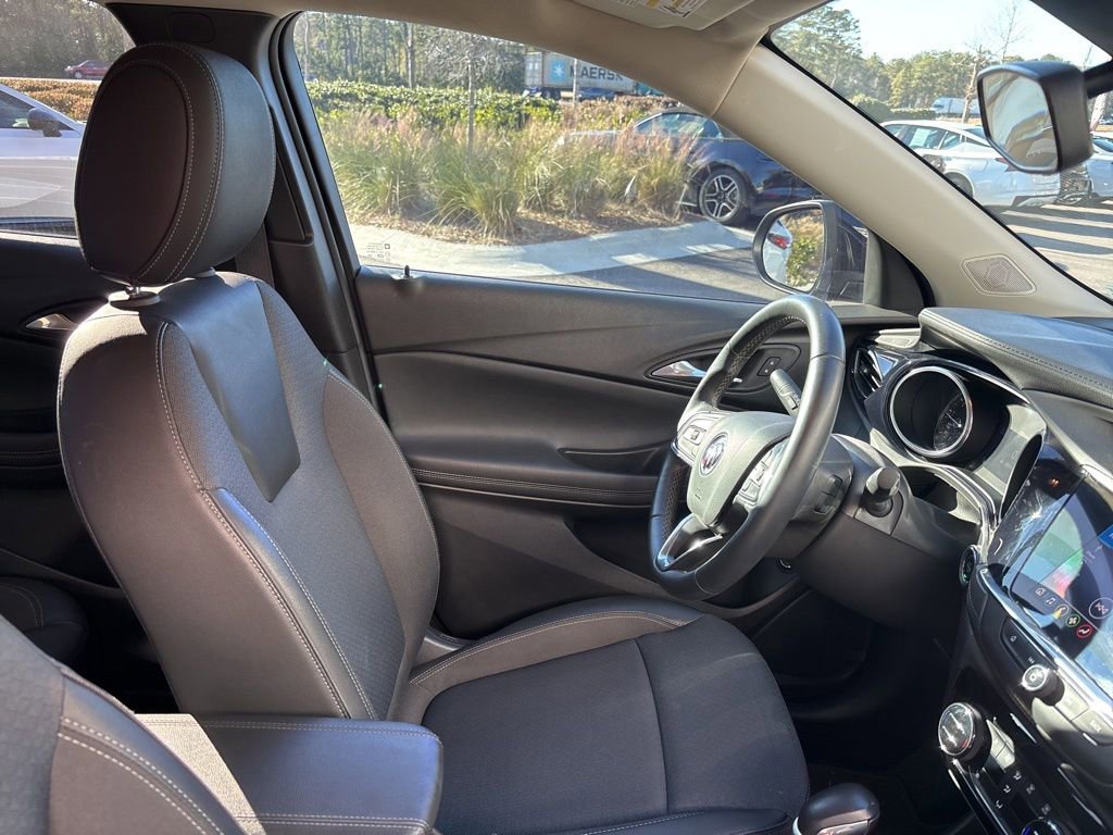 Used 2023 Buick Encore GX Select w/ Sport Touring Package image 4