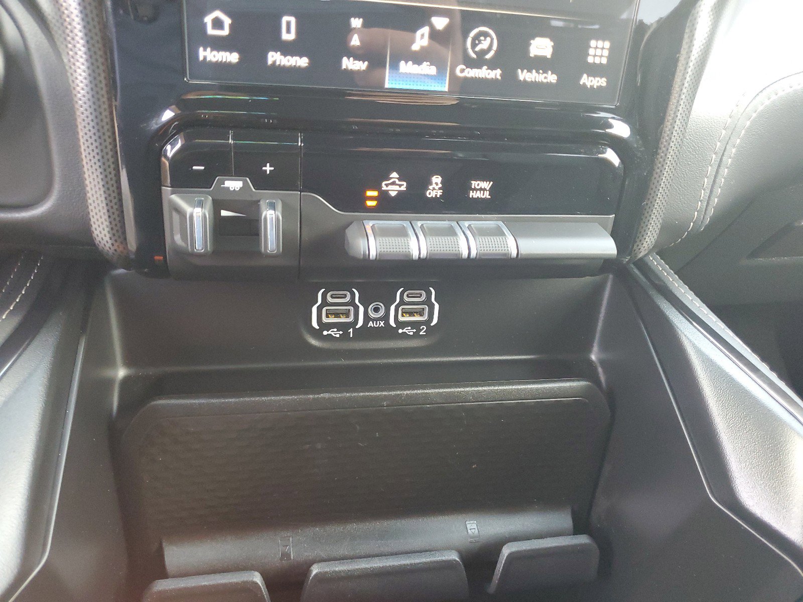 Used 2024 RAM 1500 Limited w/ Body Color Bumper Group image 28