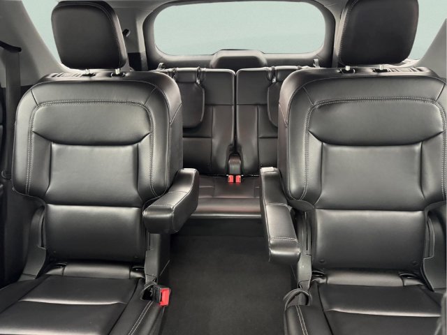 Used 2024 Ford Explorer XLT w/ Equipment Group 202A AWD/4WD image 18