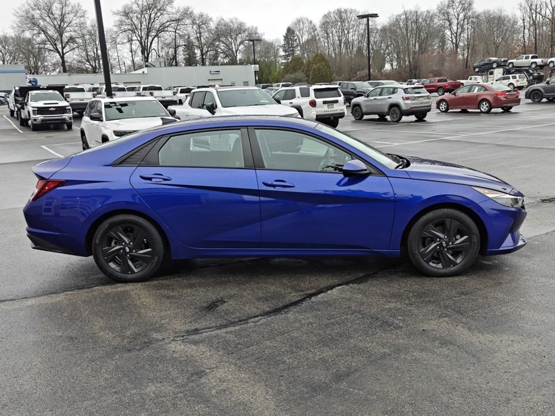 Used 2022 Hyundai Elantra SEL w/ Cargo Package image 4