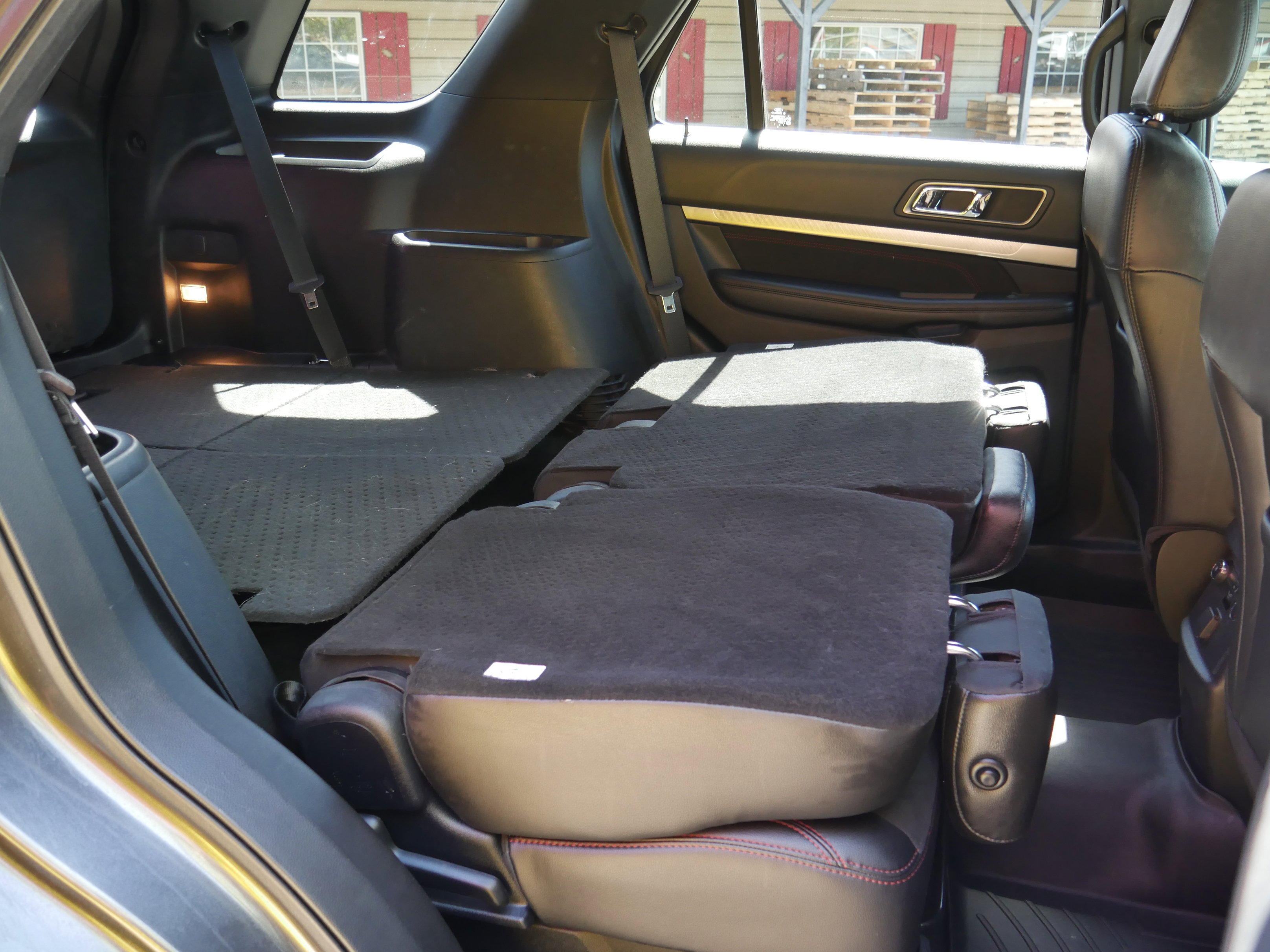 Used 2018 Ford Explorer XLT w/ Equipment Group 202A AWD/4WD image 27