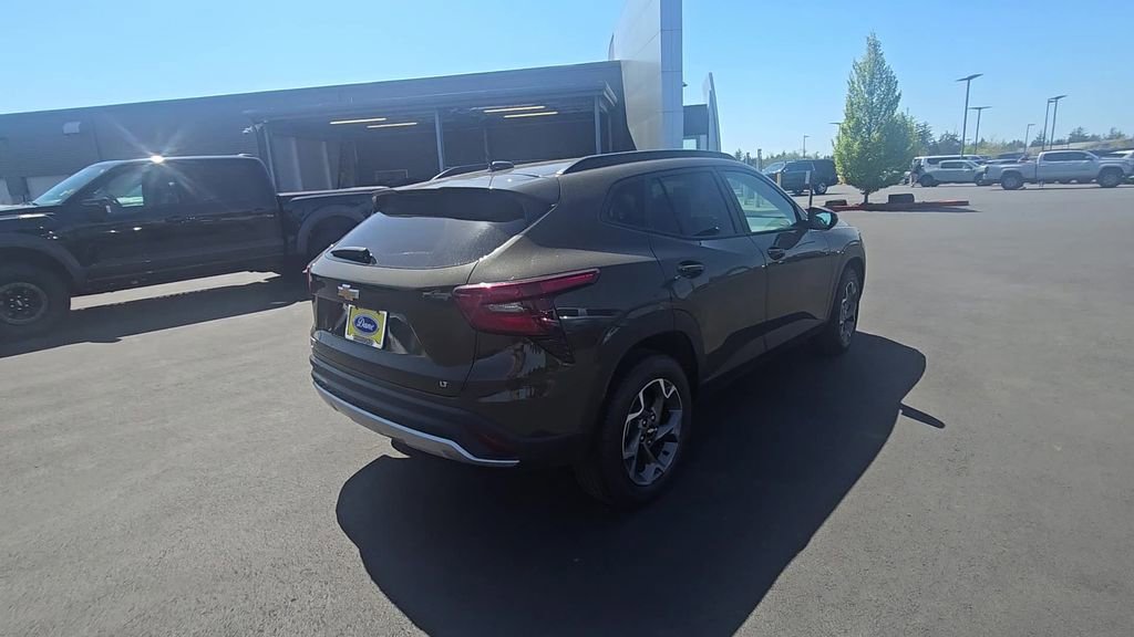 Used 2024 Chevrolet Trax LT FWD image 5