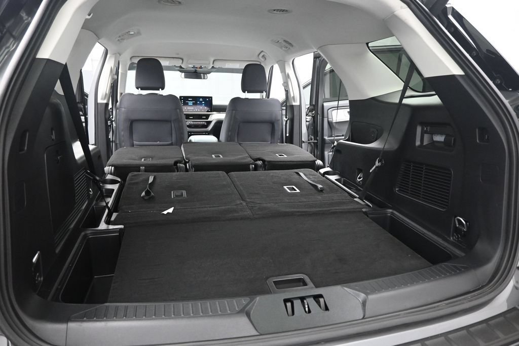Certified 2025 Ford Explorer Active RWD image 25