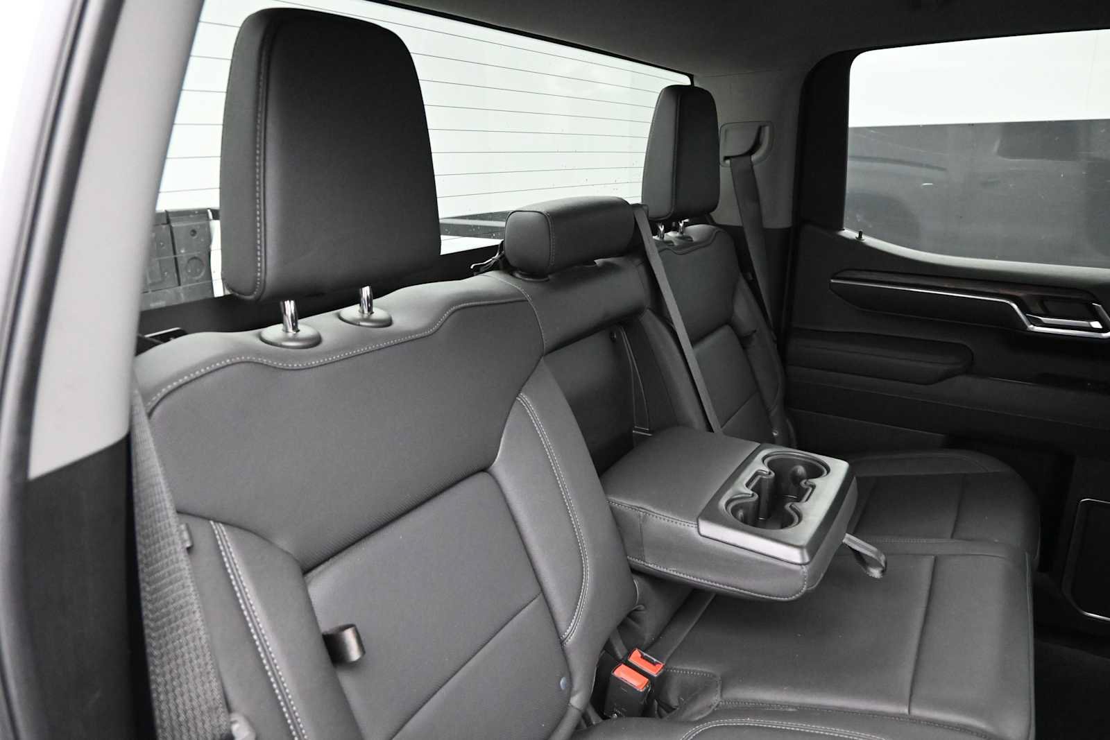 Used 2025 GMC Sierra 1500 SLT AWD/4WD image 32