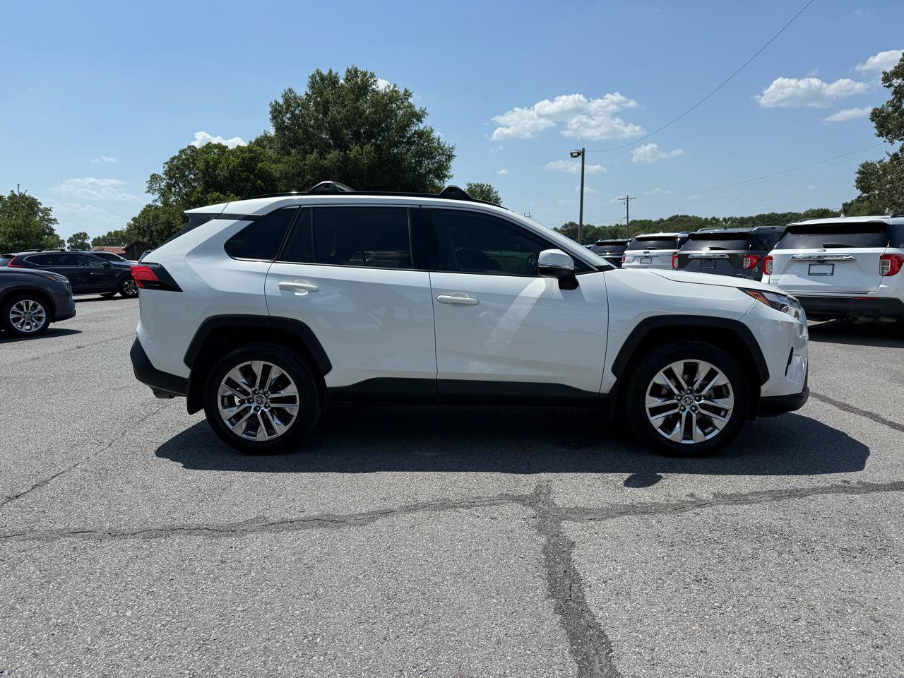 Used 2022 Toyota RAV4 XLE Premium FWD image 7