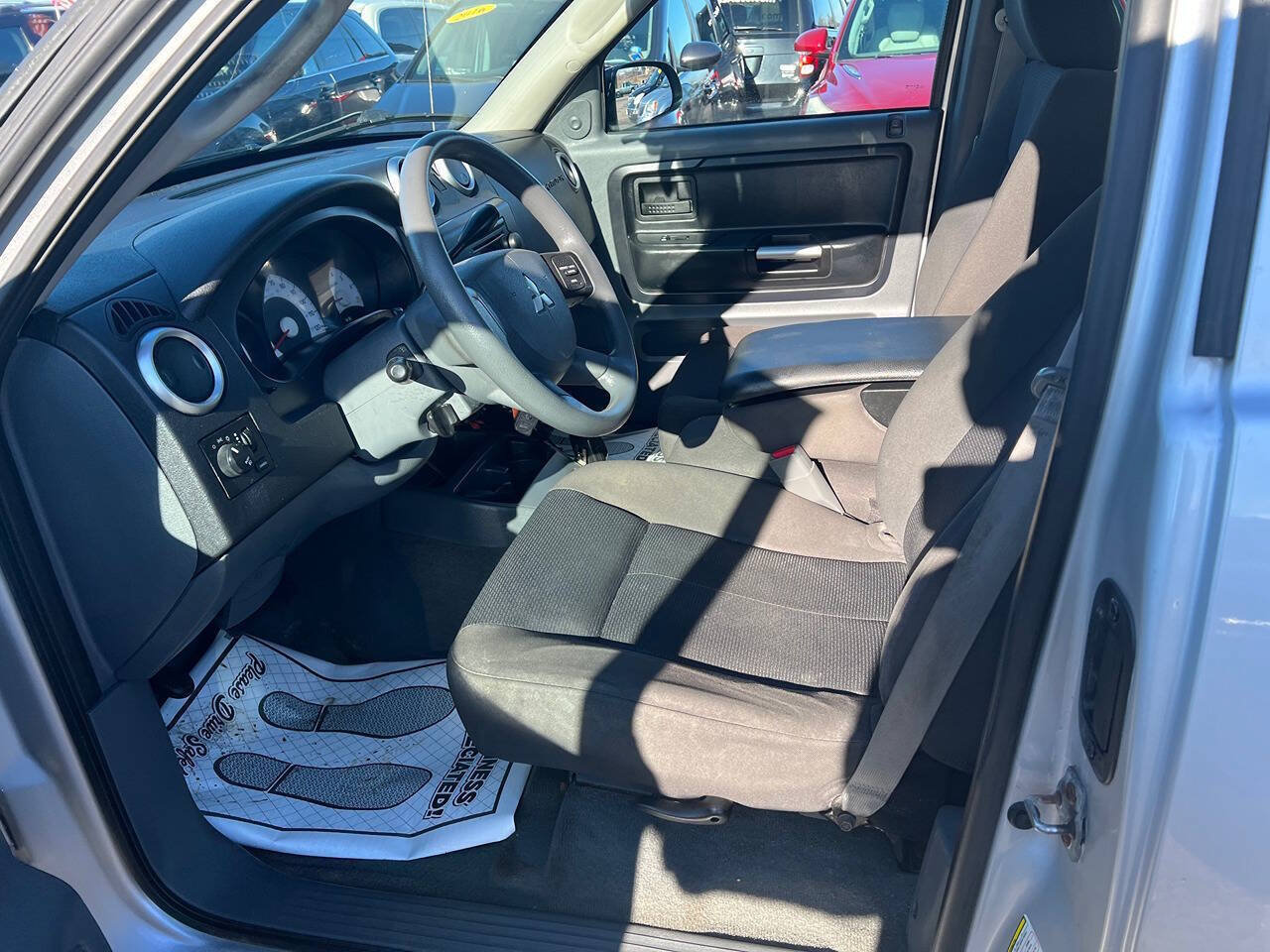 Used 2007 Mitsubishi Raider LS RWD image 9