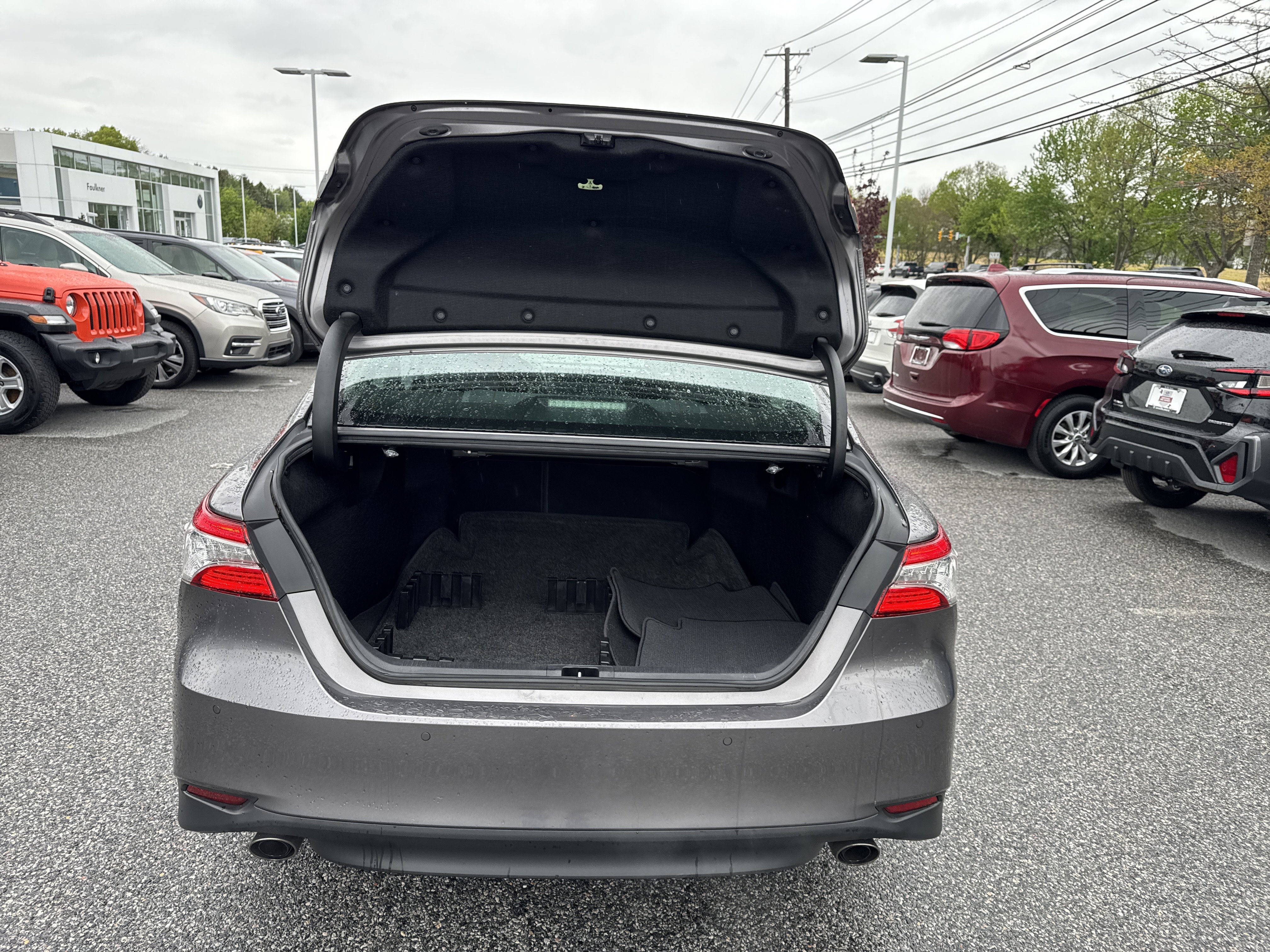 Used 2018 Toyota Camry XLE FWD image 29