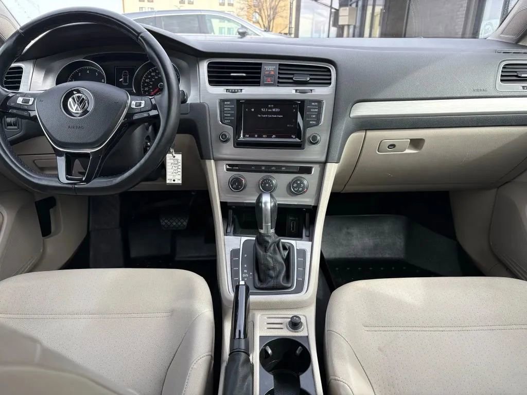 Used 2015 Volkswagen Golf S image 11