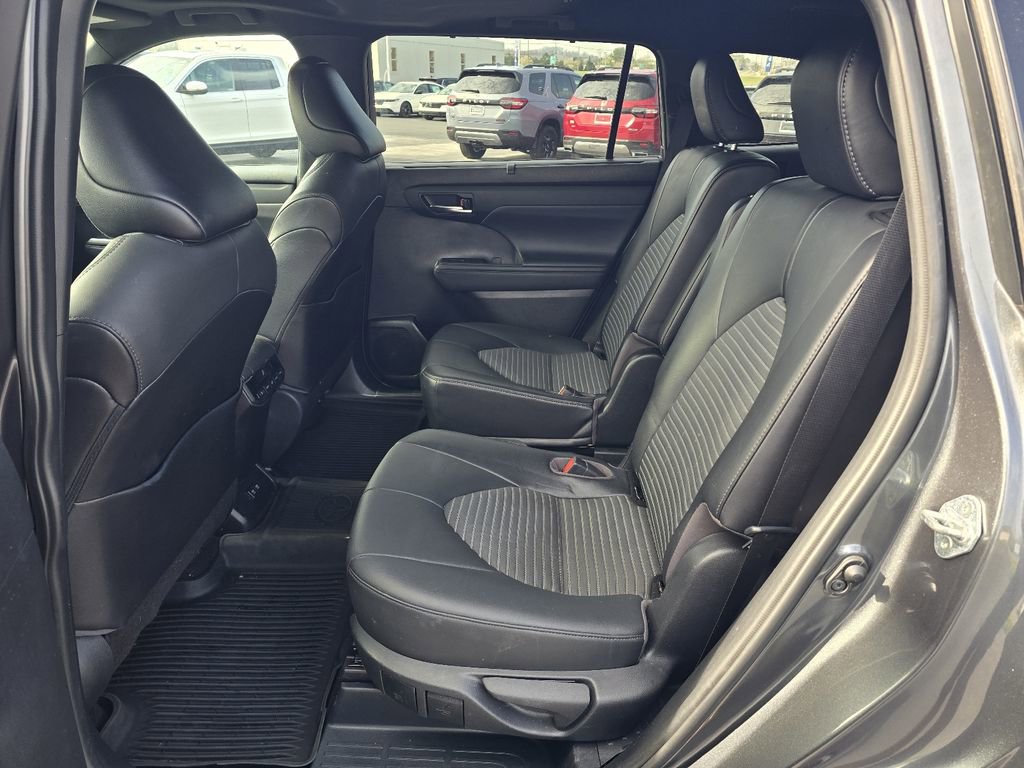 Used 2021 Toyota Highlander XSE AWD/4WD image 12
